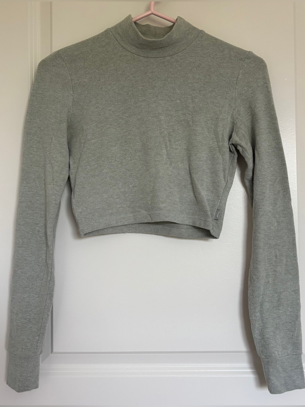 Aritzia TNA cropped light olive mock neck long sleeve, Size Small